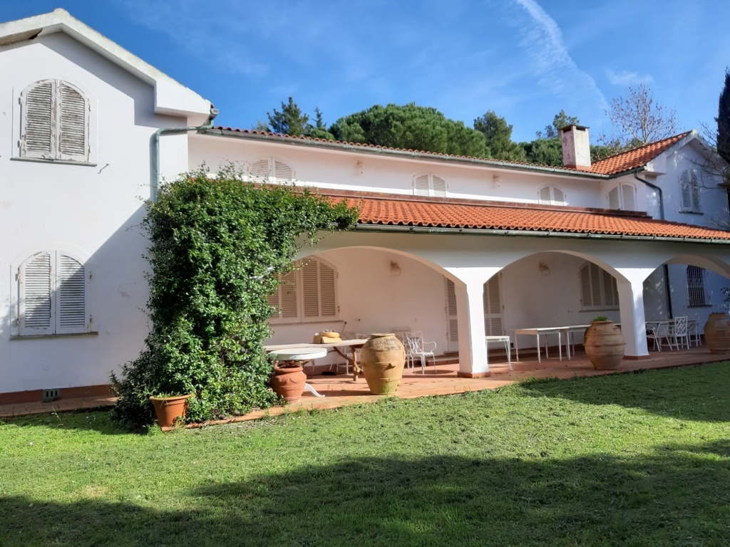 Periferia Sud, 6 Bedrooms Bedrooms, ,3 BathroomsBathrooms,Indipendente,Vendita,1074